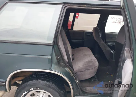 1993 Chevrolet Blazer S10 z USA, uszkodzony, nr VIN 1GNCS13W1P2208388